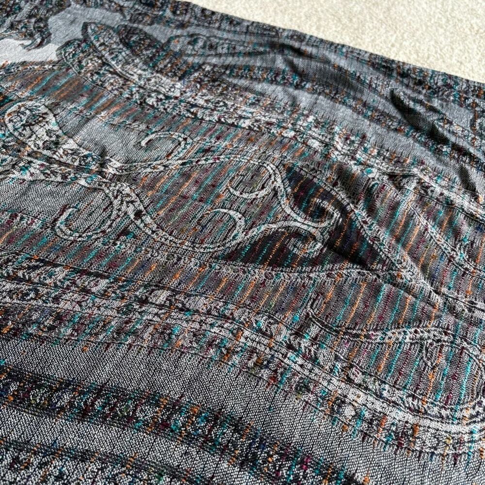 Black and Gray detailed Scarf - Picture 4 of 5